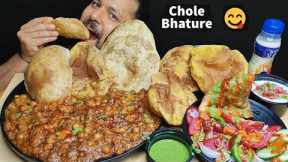 CHOLE BHATURE, CHOLE PURI, SAMOSA EATING | Indian Street Food Mukbang