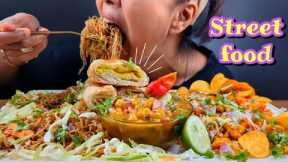 EATING VEG CHOW, SPICY GHUGNI, CHATPATE, DAL KACHORI | INDIAN STREET FOOD EATING VIDEO